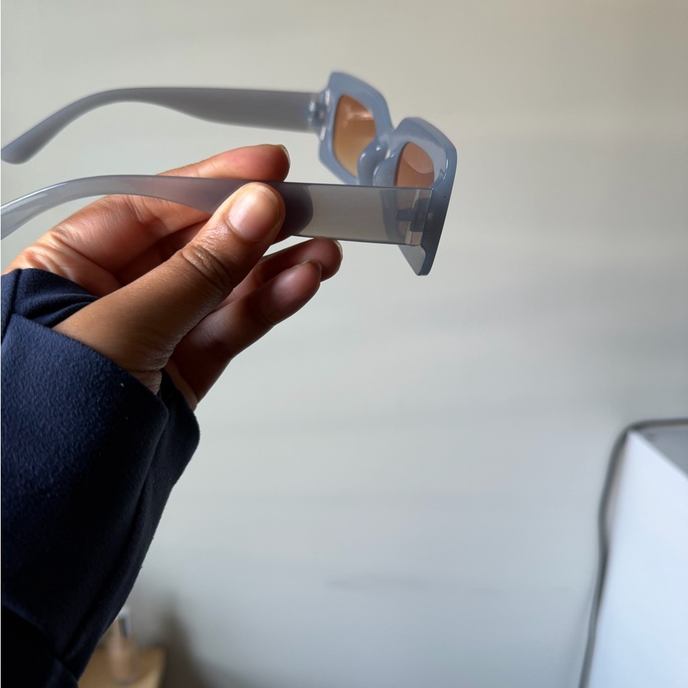 Stylish Rectangular Sunglasses - Brown and Blue - Picture 3 of 5